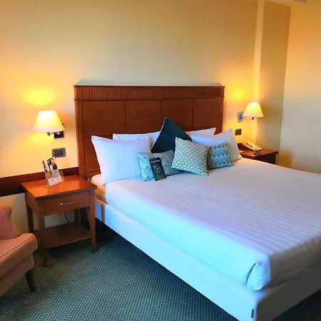 فندق Mercure Leonardo Da Vinci Rome Airport فيوميتشينو